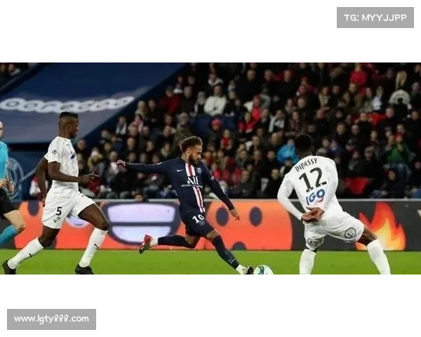 巴黎圣日耳曼豪购策略解析及其背后潜藏的风险与挑战